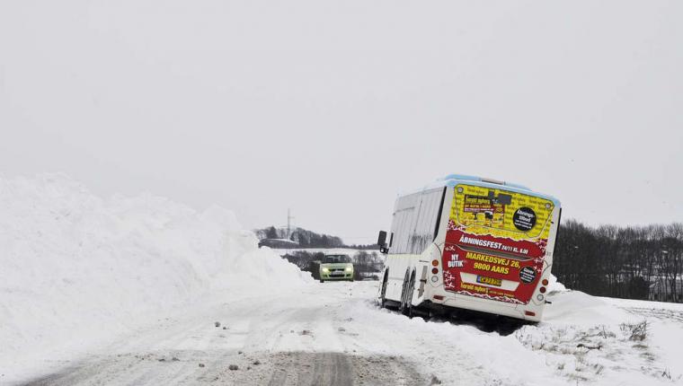 Snekaos i Vesthimmerland: Biler og busser i uheld, men ingen tilskadekomne