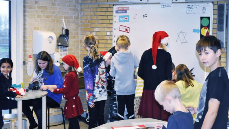 Julevenner i Aars er sammen om juleklip: Østermarkskolen har succes med venneklasser