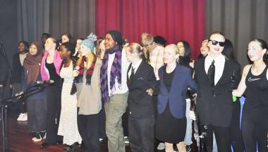 Flot Aars Skole musical med politiske yderpunkter