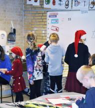 Julevenner i Aars er sammen om juleklip: Østermarkskolen har succes med venneklasser