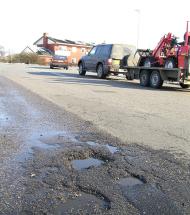 Huller i vejene i Vesthimmerland efter vinterens frost: Bilister kræver erstatning