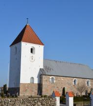 Bygge- og reparationsaktiviteter pågår ved Farsø kirke her i foråret  