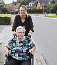 Grethe i Aars glæder sig  altid til at se sin Ditte - Røde Kors-besøgsven for den friske 92-årige